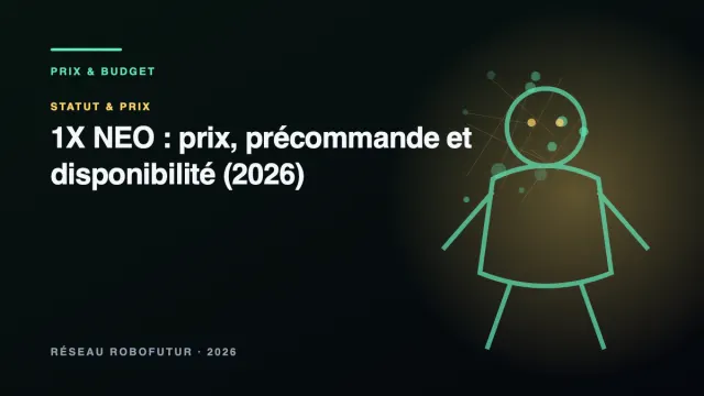 Robot humanoïde domestique à revêtement textile clair de type 1X NEO, debout dans un intérieur
