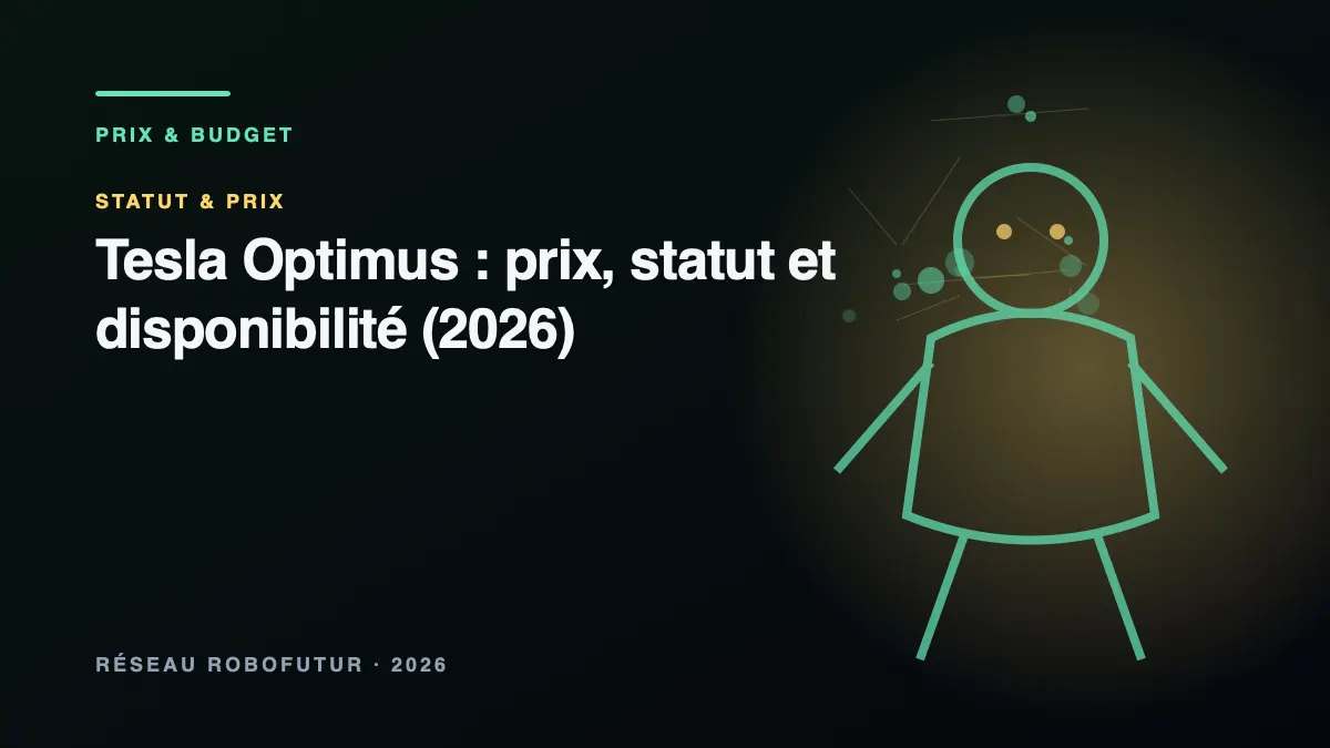 Robot humanoïde bipède argenté de type industriel, inspiré du programme Tesla Optimus, debout en atelier