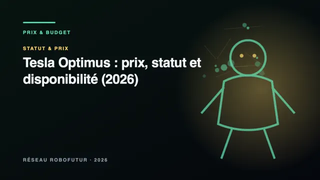 Robot humanoïde bipède argenté de type industriel, inspiré du programme Tesla Optimus, debout en atelier